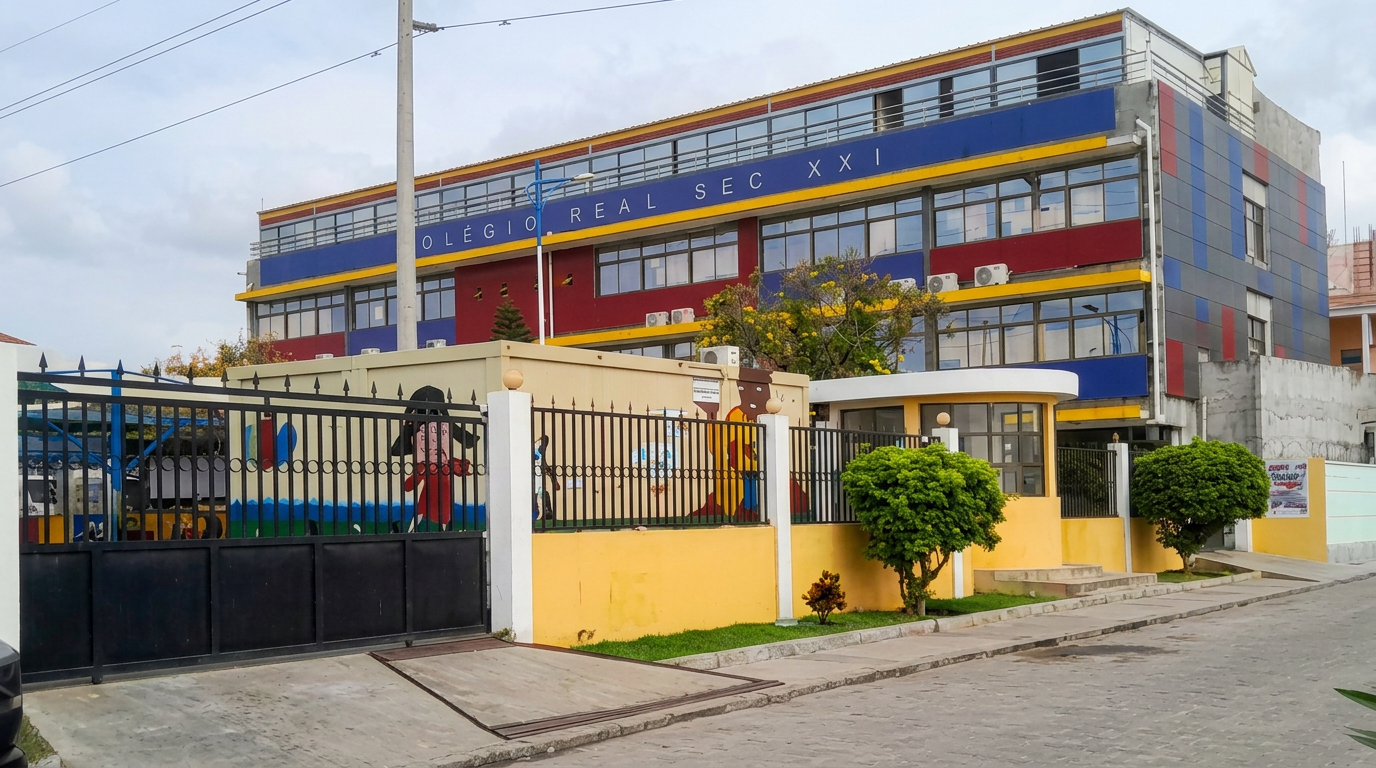 Fachada do Colégio Real Século XXI